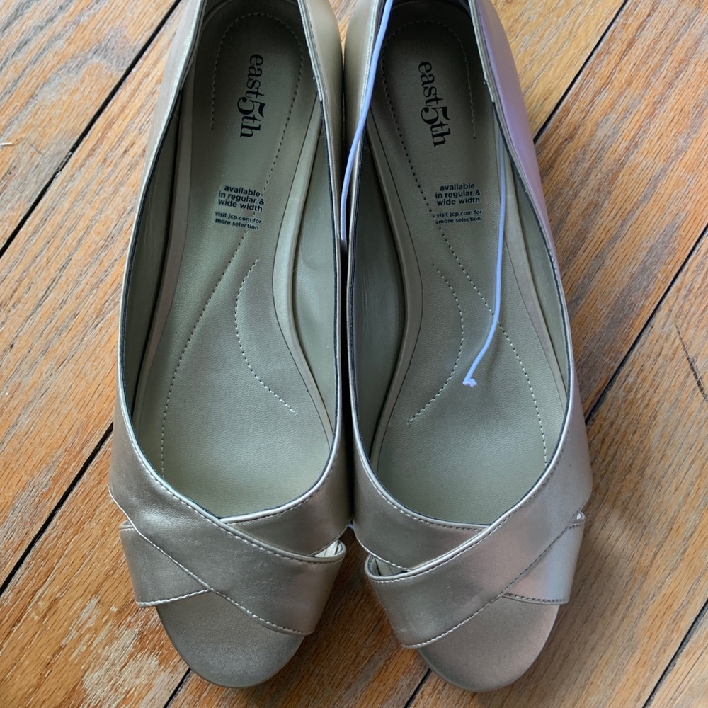 NWT East5th Open Toe Gold Wedge - 11